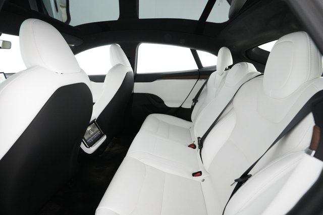 2022 Tesla Model S — photo 9 of 23
