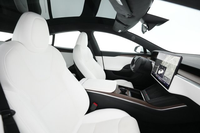 2022 Tesla Model S — photo 10 of 23