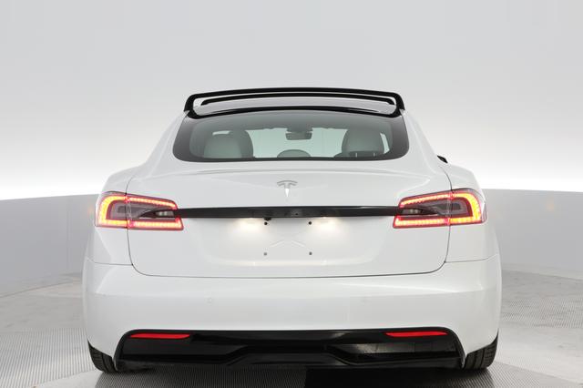 2022 Tesla Model S — photo 6 of 23