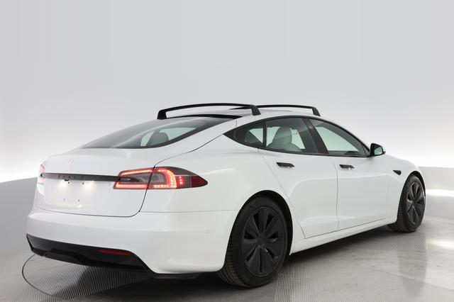 2022 Tesla Model S — photo 5 of 23