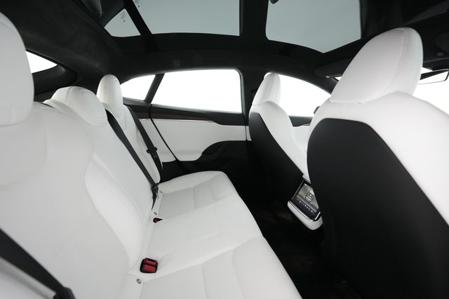 2022 Tesla Model S — photo 11 of 23