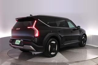 2024 Kia EV9 — photo 2 of 26