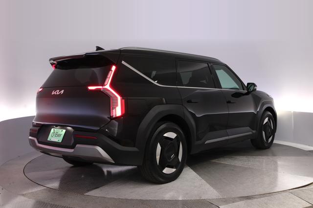 2024 Kia EV9 — photo 2 of 26