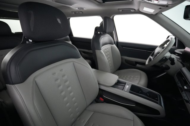 2024 Kia EV9 — photo 18 of 26