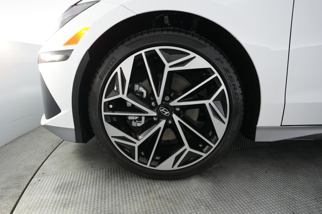 2025 Hyundai IONIQ 6 — photo 15 of 27