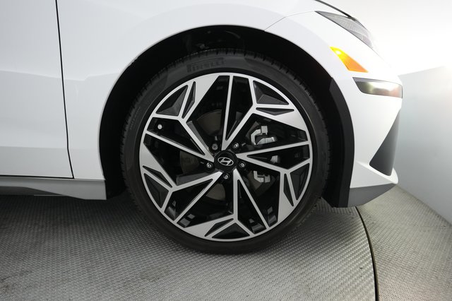 2025 Hyundai IONIQ 6 — photo 16 of 27