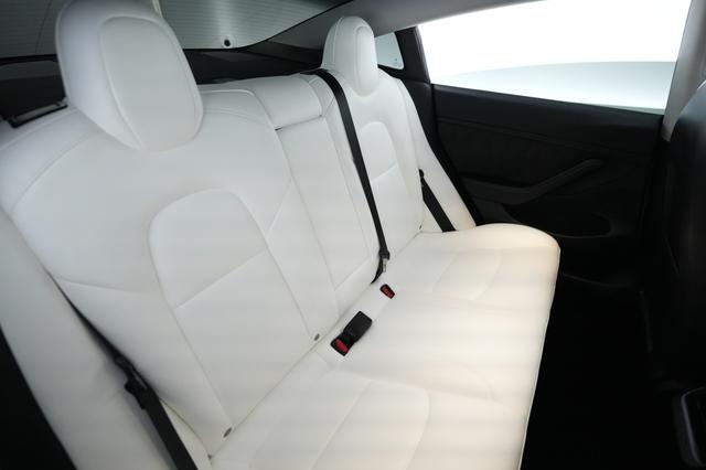2022 Tesla Model 3 — photo 4 of 21