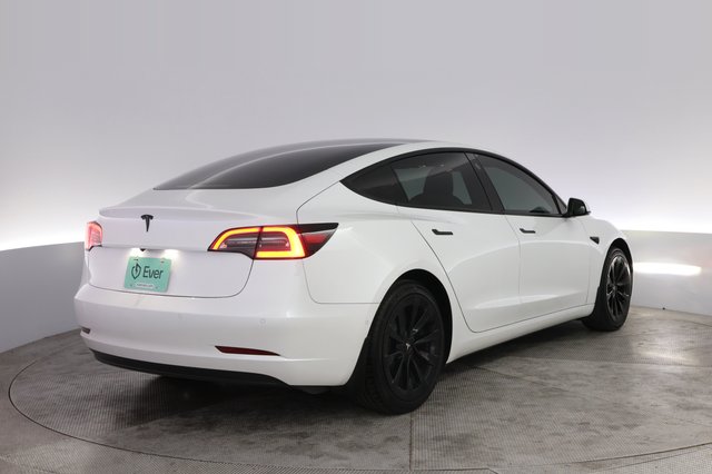 2022 Tesla Model 3 — photo 2 of 21