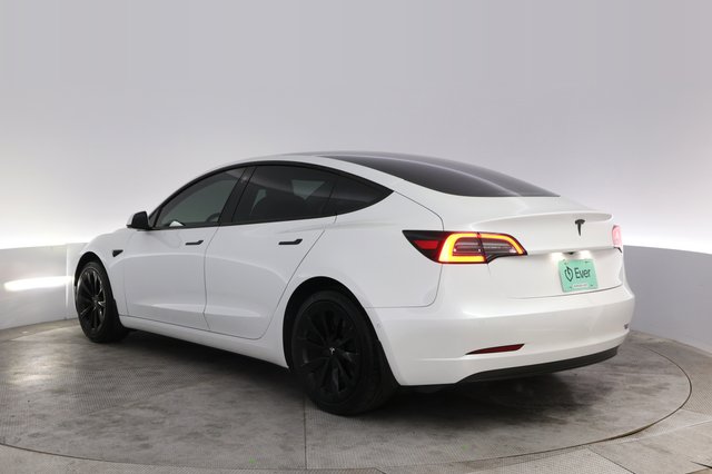 2022 Tesla Model 3 — photo 13 of 21