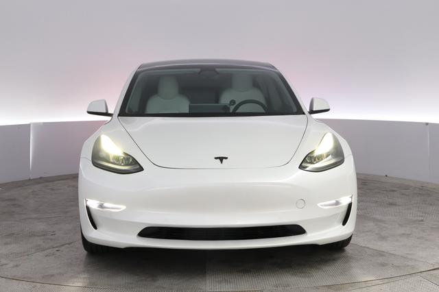 2022 Tesla Model 3 — photo 9 of 21