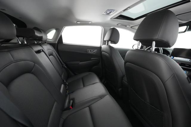 2021 Hyundai Kona — photo 3 of 37