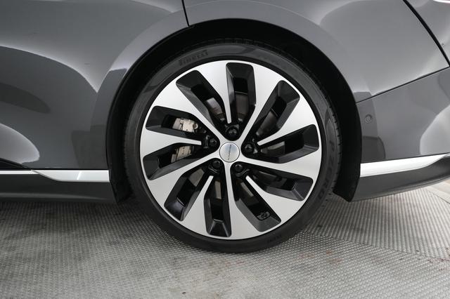 2022 Lucid Air — photo 7 of 21