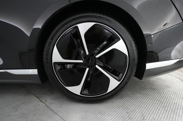 2023 Lucid Air — photo 7 of 24