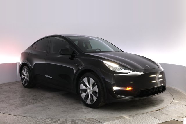 2022 Tesla Model Y — photo 10 of 34