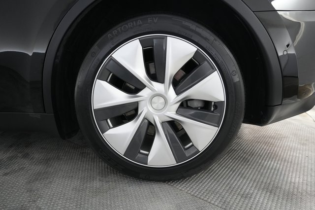 2022 Tesla Model Y — photo 7 of 34