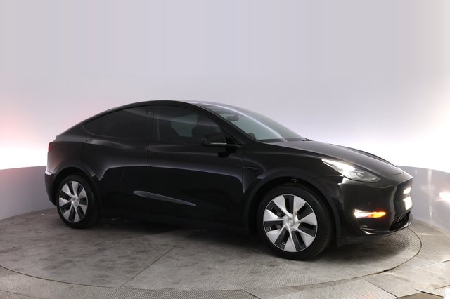 2022 Tesla Model Y — photo 11 of 34