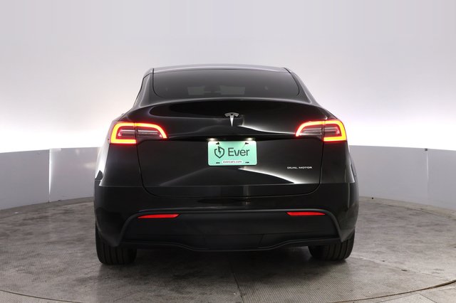2022 Tesla Model Y — photo 12 of 34