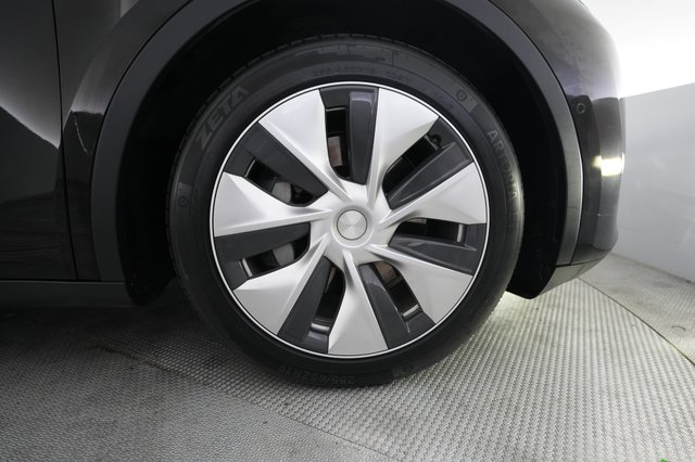 2022 Tesla Model Y — photo 16 of 34
