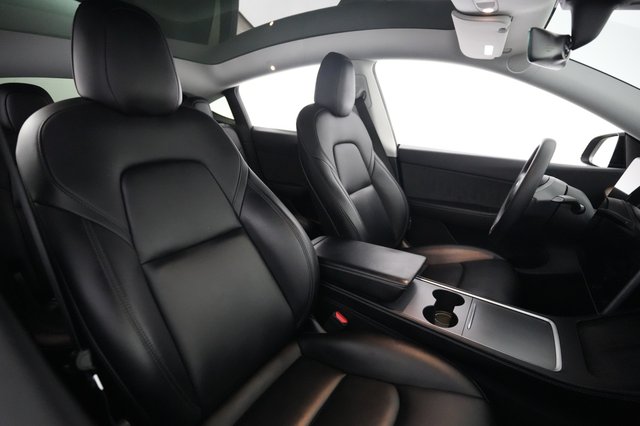 2022 Tesla Model Y — photo 18 of 34