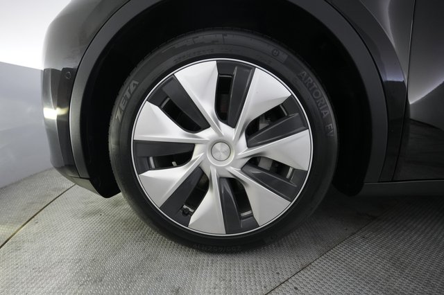 2022 Tesla Model Y — photo 15 of 34