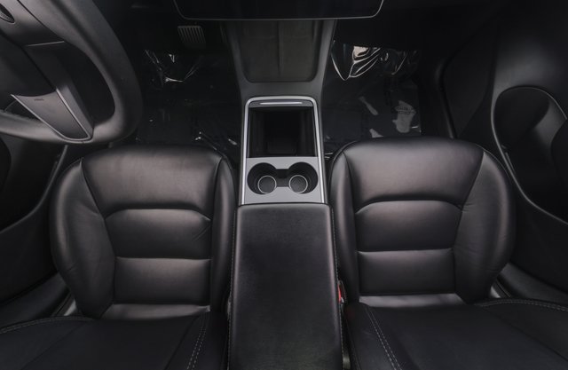 2021 Tesla Model 3 — photo 22 of 26