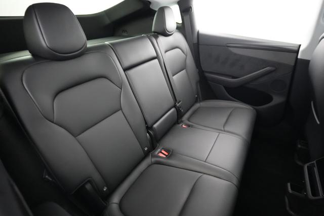 2026 Tesla Model Y — photo 4 of 24