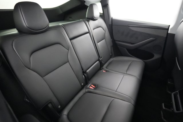 2026 Tesla Model Y — photo 4 of 24