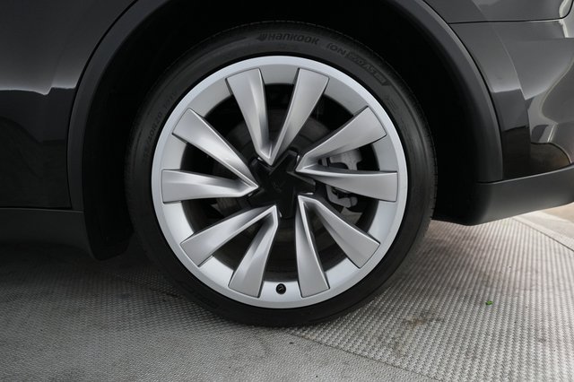 2026 Tesla Model Y — photo 7 of 24