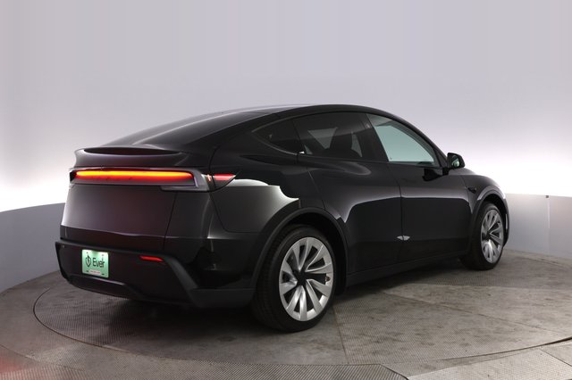 2026 Tesla Model Y — photo 2 of 24