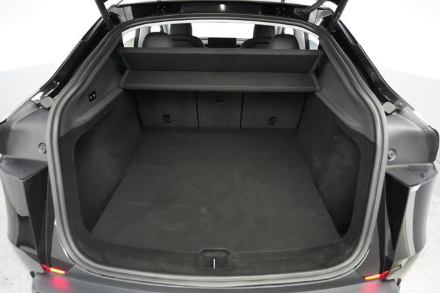 2026 Tesla Model Y — photo 6 of 24