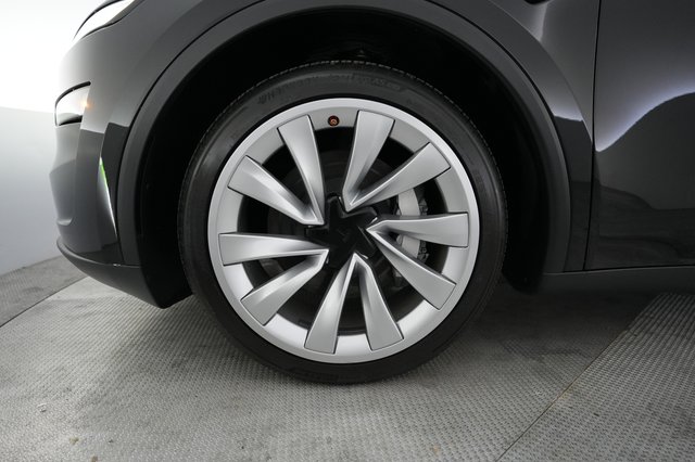2026 Tesla Model Y — photo 15 of 24