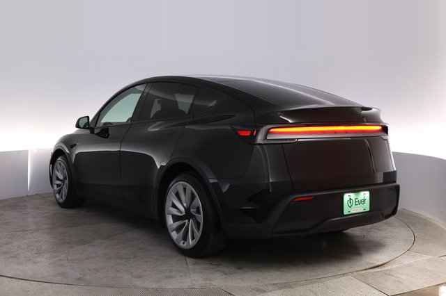 2026 Tesla Model Y — photo 13 of 24