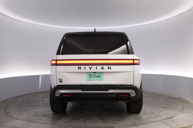 2023 Rivian R1S — photo 12 of 28
