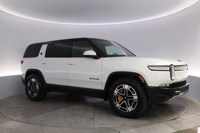 2023 Rivian R1S — photo 11 of 28