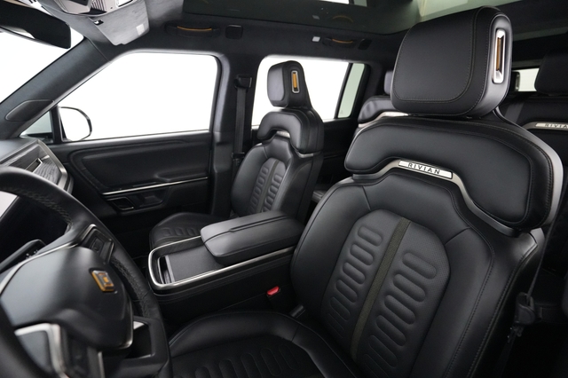 2023 Rivian R1S