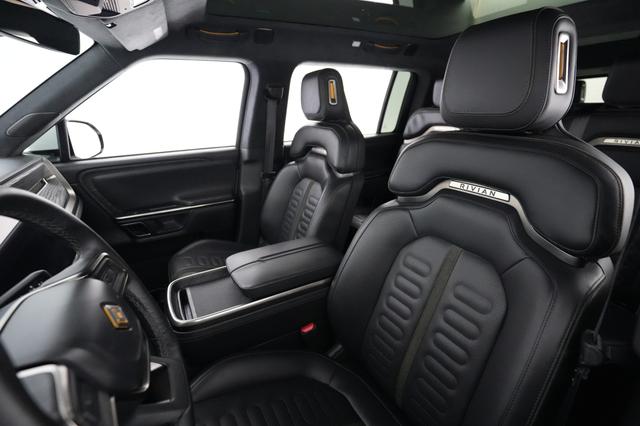 2023 Rivian R1S — photo 3 of 28