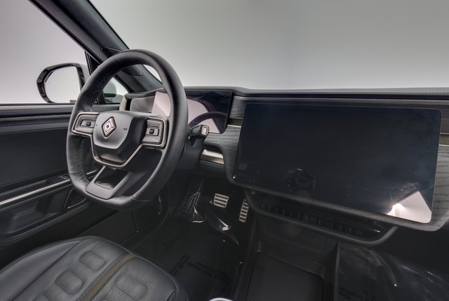 2023 Rivian R1S — photo 22 of 28