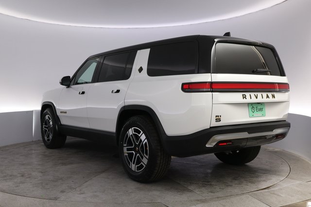 2023 Rivian R1S — photo 13 of 28