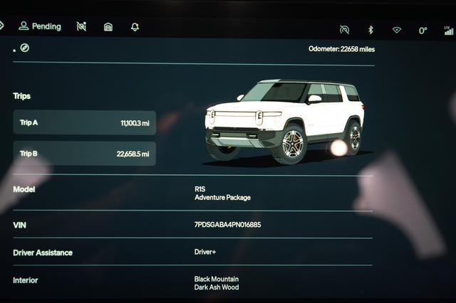 2023 Rivian R1S — photo 5 of 28