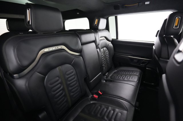 2023 Rivian R1S — photo 4 of 28
