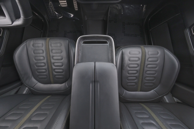 2023 Rivian R1S