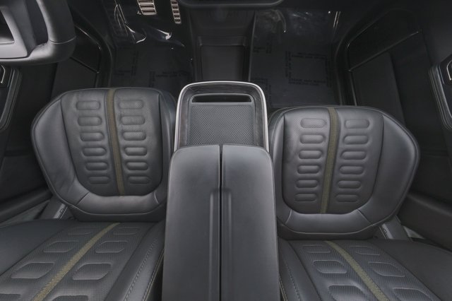 2023 Rivian R1S — photo 24 of 28