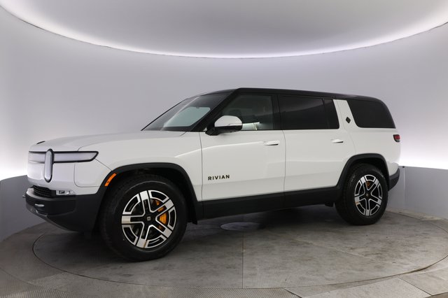 2023 Rivian R1S — photo 14 of 28