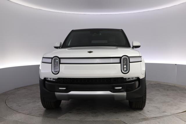 2023 Rivian R1S — photo 9 of 28