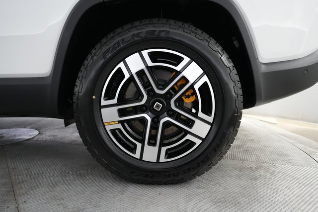2023 Rivian R1S — photo 7 of 28