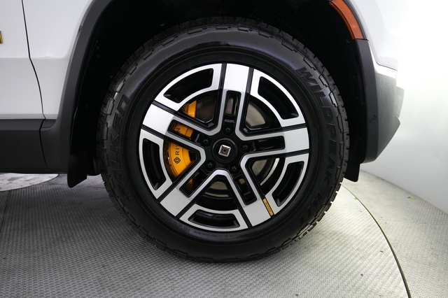 2023 Rivian R1S