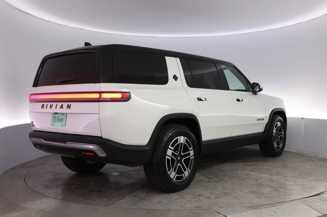 2023 Rivian R1S