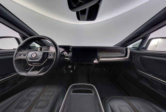 2023 Rivian R1S