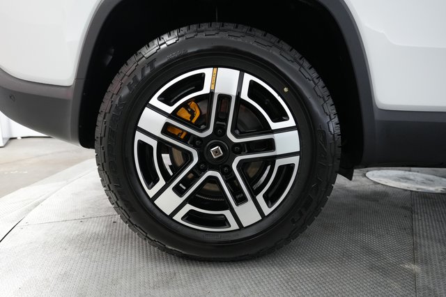 2023 Rivian R1S — photo 17 of 28