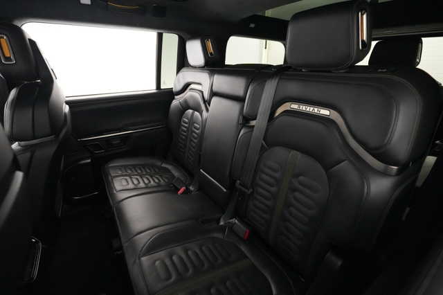 2023 Rivian R1S